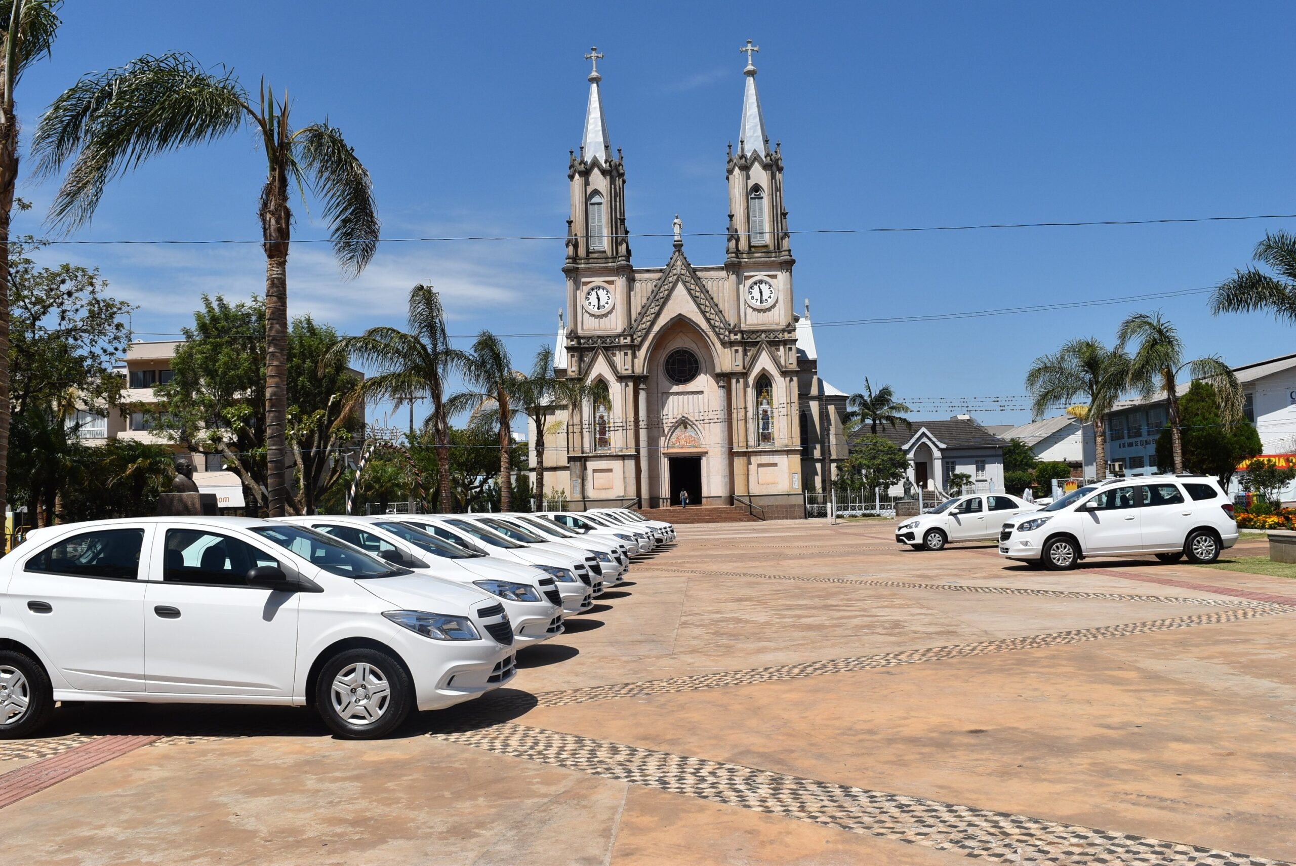 You are currently viewing Prefeitura de Xaxim adquire 16 novos veículos para as Secretarias Municipais