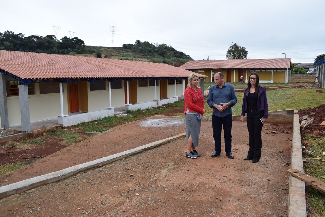 You are currently viewing Prefeito e secretária de Educação vistoriam obras da Escola Padrão