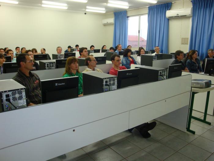 Read more about the article Servidores das prefeituras da Amai recebem Capacitação sobre o REGIN
