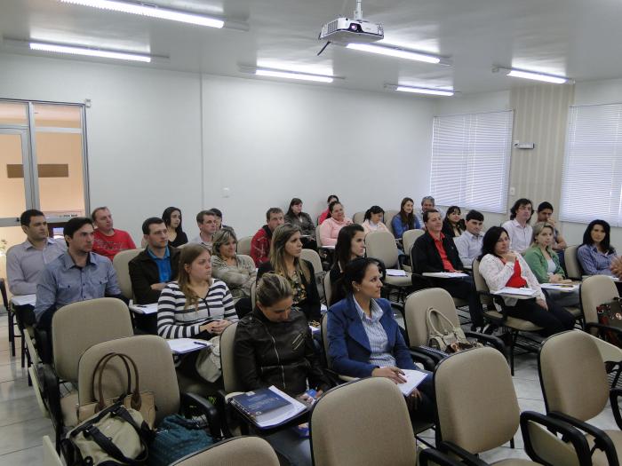 Read more about the article Municípios participam de curso gratuito sobre Licitação na AMAI