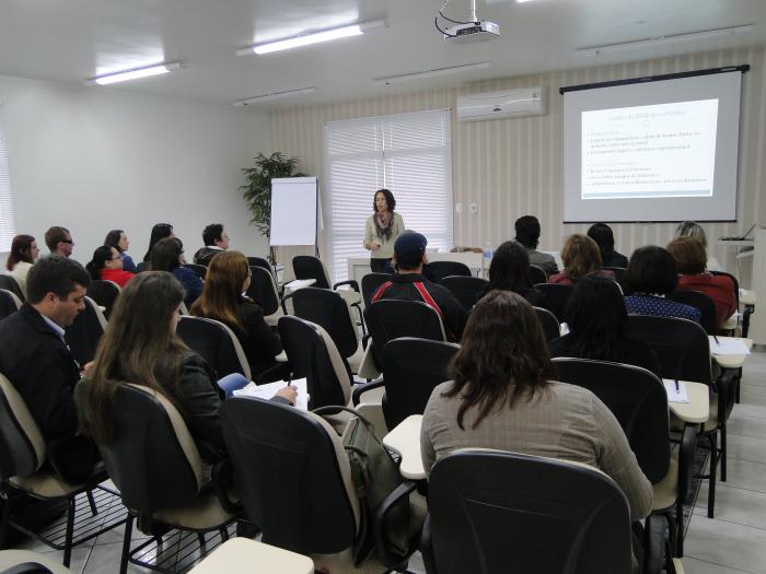 Read more about the article Curso sobre Bibliotecas Públicas reuniu servidores da região da AMAI