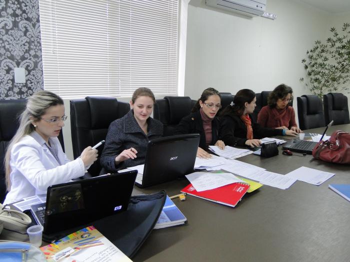 You are currently viewing Colegiado de Nutrição da AMAI realiza trabalho para padronização de cardápios