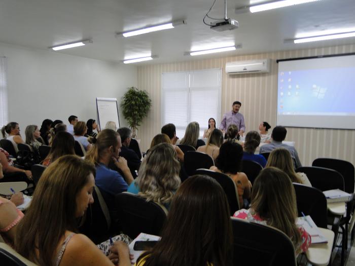 Read more about the article 1º Seminário Regional sobre o CRAS é realizado na AMAI