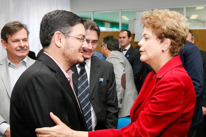 Read more about the article Presidente da AMAI e prefeito de São Domingos, Kiko, agradece Presidenta Dilma pela visita a Xanxerê