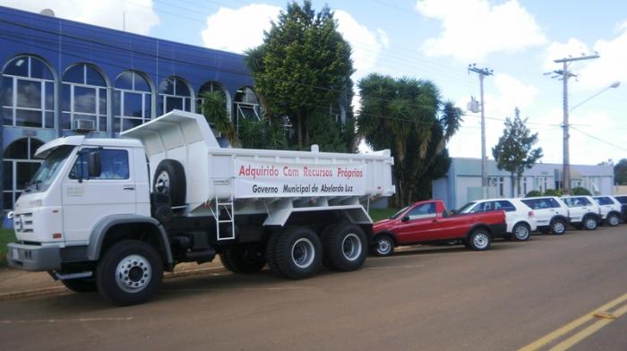 Read more about the article Governo Municipal compra dois caminhões e cinco novos veículos oficiais