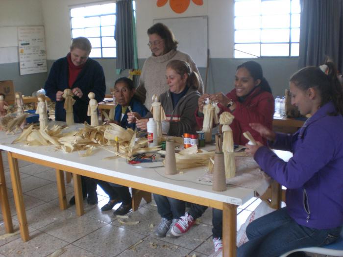 Read more about the article Curso de artesanato com palha é realizado em Ipuaçu