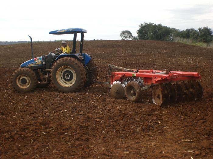 Read more about the article Agricultores recebem incentivo com maquinário da secretaria de agricultura