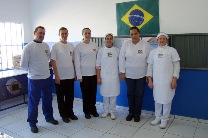 Read more about the article Servidores municipais recebem uniformes e equipamentos de proteção