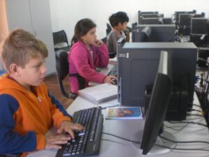Read more about the article Ipuaçu: Aulas de informática fazem parte do currículo escolar