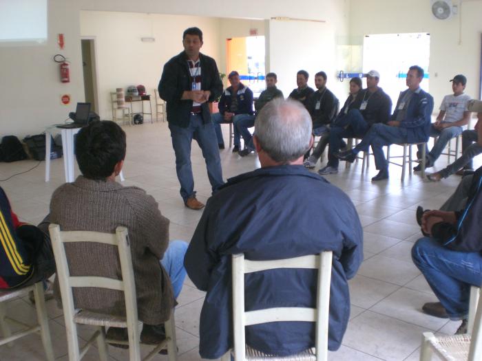 Read more about the article Produtores participam do programa De Olho na Propriedade Rural em Ipuaçu