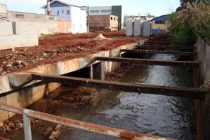 Read more about the article Macrodrenagem inicia fase de escavação da rua