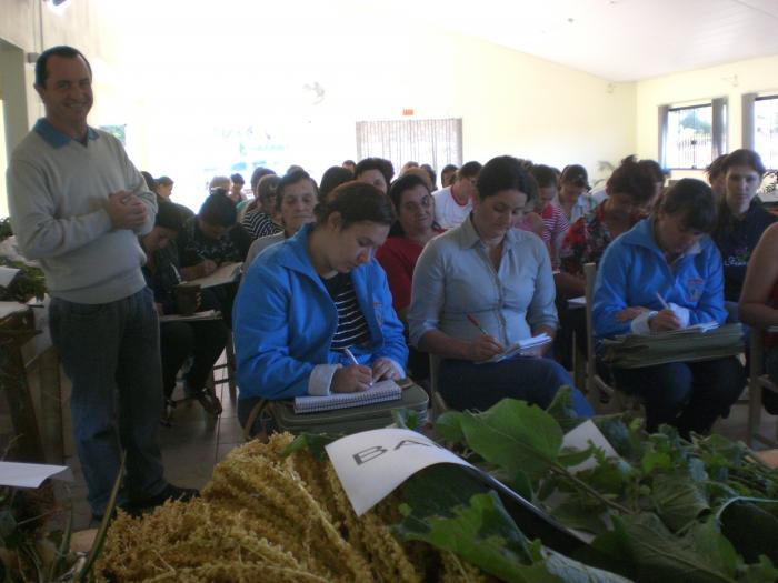 You are currently viewing Curso sobre ervas medicinais é realizado em Ipuaçu