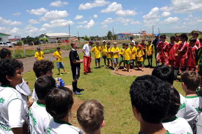 You are currently viewing Faxinal encerra o campeonato Amigos da Bola