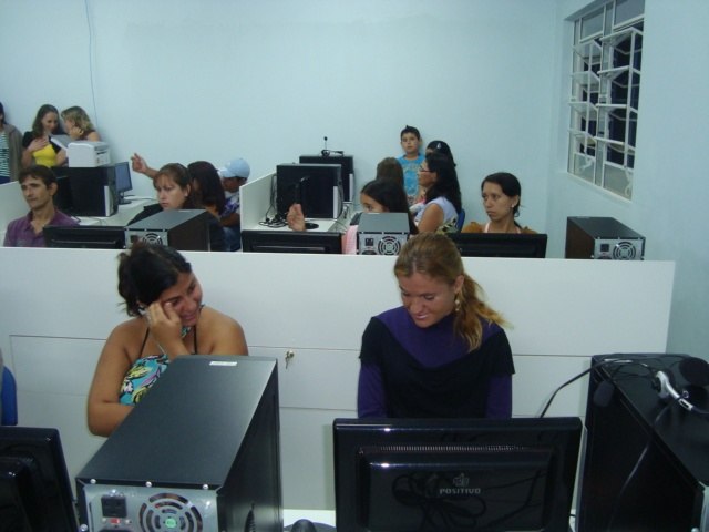 Read more about the article Secretaria de Educação de Xanxerê realiza aula inaugural do curso de Informática Básica