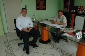 Read more about the article Prefeito Amarildo Paglia recebe visita do novo Delegado da Comarca Fernando Callfass