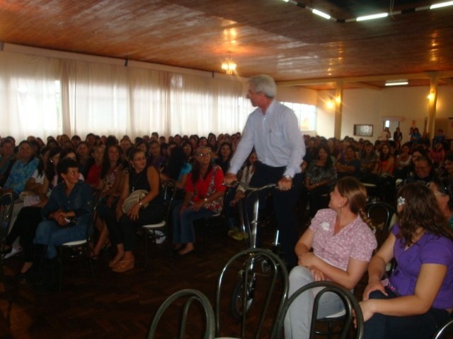 You are currently viewing Faxinal dos Guedes presenteou  cerca de 300 mulheres neste domingo