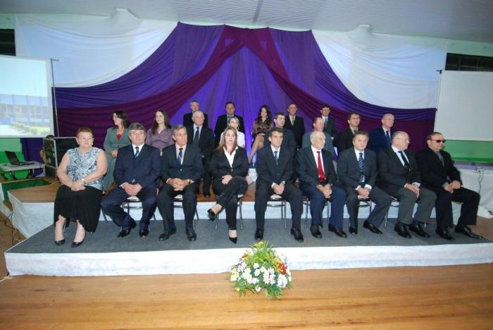 Read more about the article Vargeão homenageia Ex-Prefeitos e Ex-presidentes da Câmara de Vereadores