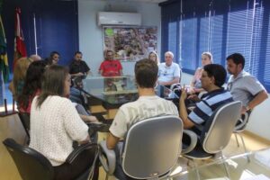 Read more about the article Prefeito Kiko discute projeto habitacional com técnicos da CEF