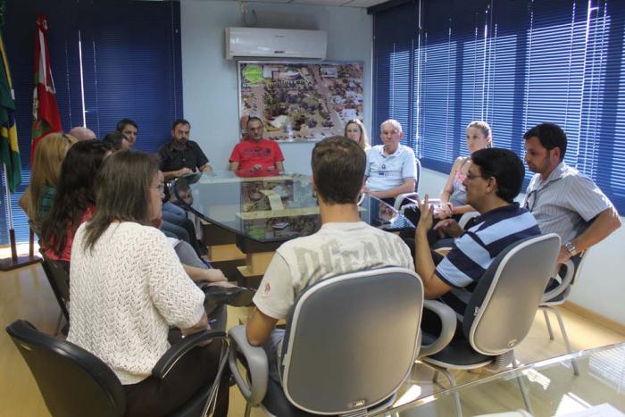 You are currently viewing Prefeito Kiko discute projeto habitacional com técnicos da CEF