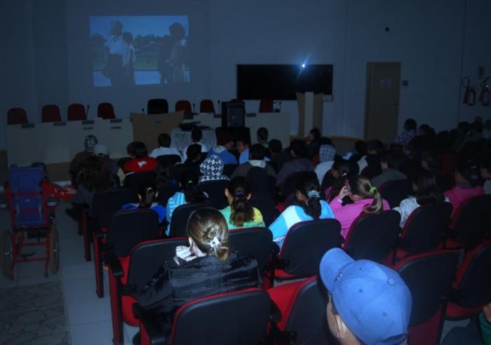 You are currently viewing Estudantes participam do Projeto ”A escola vai ao Cinema”