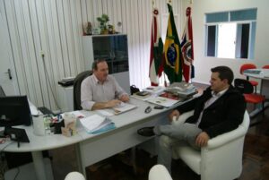 Read more about the article Delegado Callfass visita Prefeito de Passos Maia Osmar Tozzo