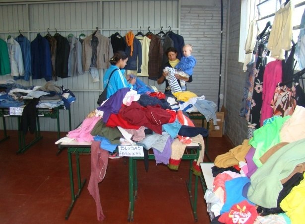 You are currently viewing Central de Doações faz distribuição de roupas da Campanha do Agasalho