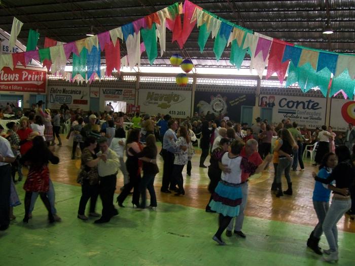 You are currently viewing Festa Junina da Terceira Idade reúne centenas de pessoas em Vargeão