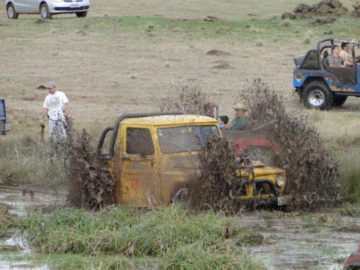 Read more about the article Lama e adrenalina marcam 1ª Trilha de Jeep em Abelardo Luz