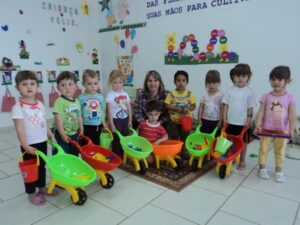 Read more about the article CRAS entrega brinquedos para as crianças da Creche