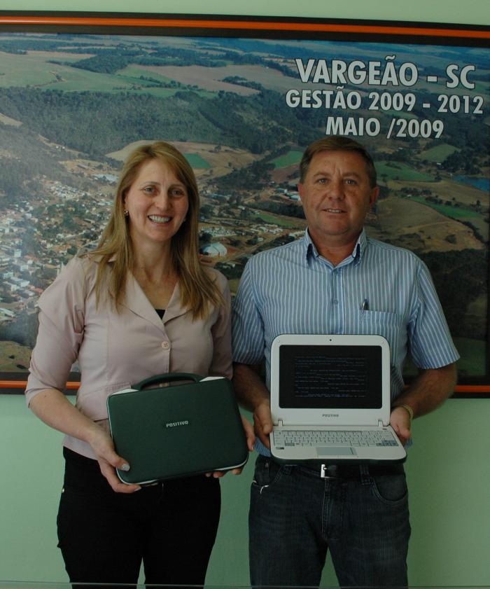 Read more about the article Secretaria de Educação de Vargeão vai entregar um computador por aluno em 2012