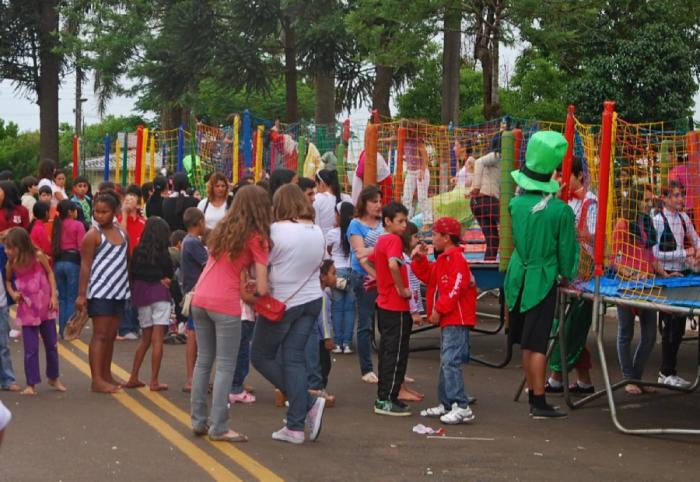 Read more about the article Brincadeiras marcam comemoração Dia das Crianças