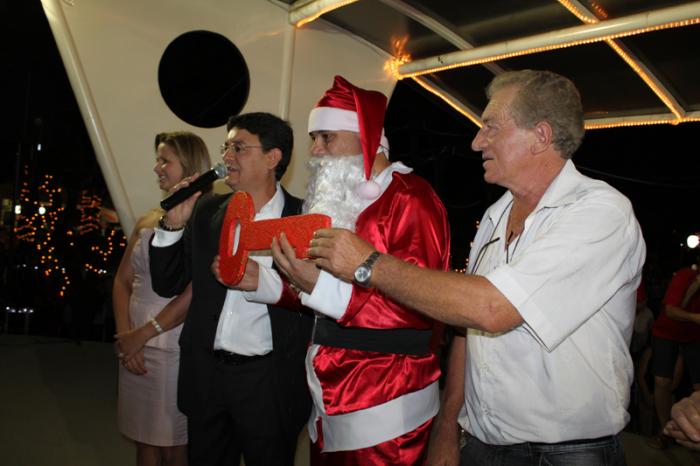 You are currently viewing Mais de 3.500 pessoas prestigiam a chegada do Papai Noel em São Domingos