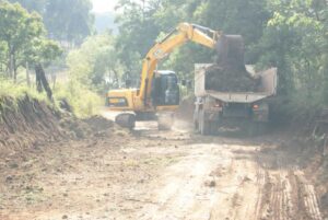 Read more about the article Reabertura, alargamento e recuperação das estradas em Passos Maia