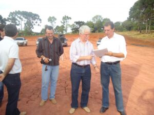Read more about the article Ponte Serrada: Antoninho e Tibe entregam ordem de serviço para construção do hospital municipal