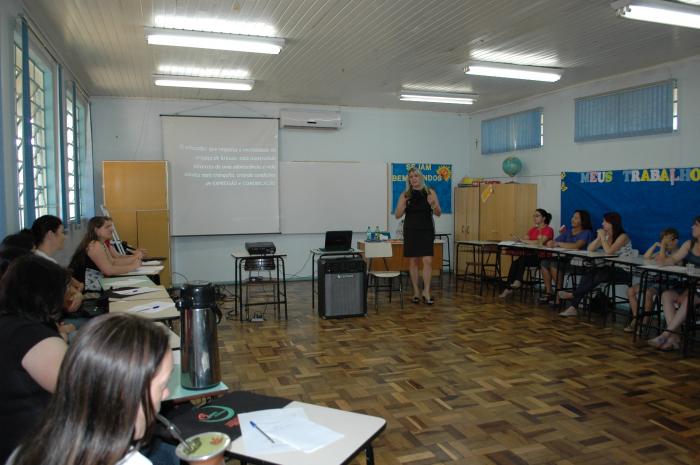 You are currently viewing Professores da Rede Municipal de Ensino se preparam para início do ano letivo em Vargeão