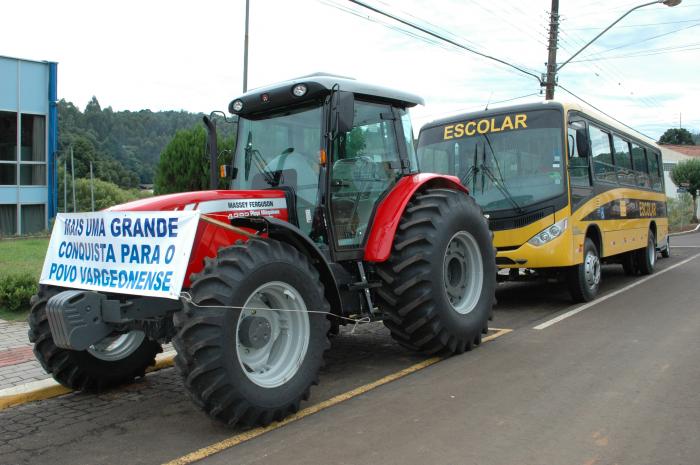 Read more about the article Governo Municipal de Vargeão adquire quinto trator agrícola para Secretaria de Agricultura