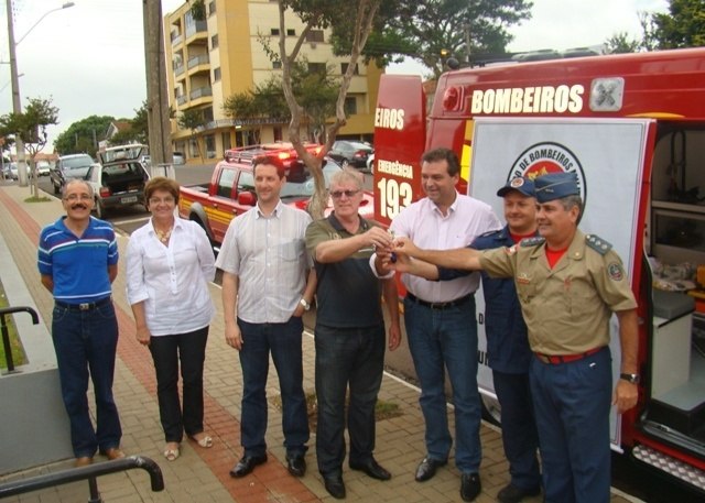 You are currently viewing Prefeitura de Xanxerê entrega viatura do Corpo de Bombeiros