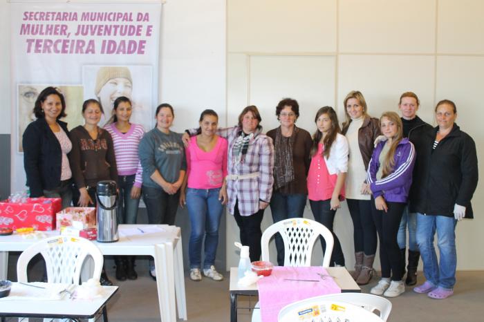 You are currently viewing Curso de manicure beneficia mulheres xaxinenses