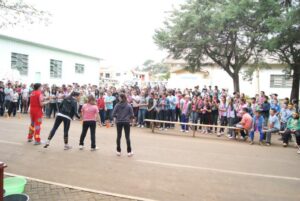 Read more about the article Gincana Anti Drogas reúne mais de 300 alunos em Passos Maia