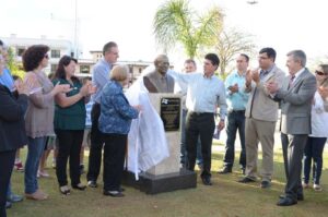 Read more about the article Faxinal dos Guedes inaugura reforma da Praça Municipal