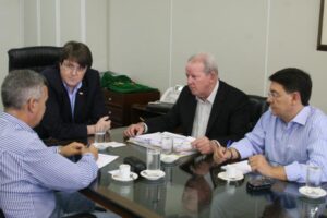 Read more about the article São Domingos:Prefeito Kiko mantém audiências em Florianópolis