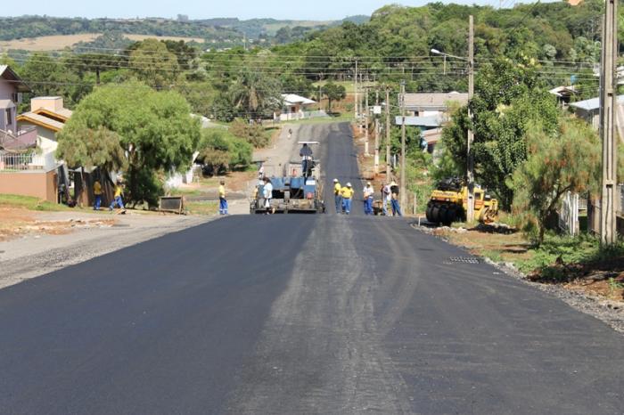 You are currently viewing Xanxerê: Pavimentadas primeiras ruas através de recursos do Badesc