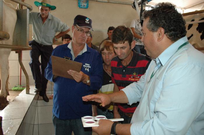 You are currently viewing Dezenas de produtores de leite participaram de palestra sobre mastite bovina em Vargeão
