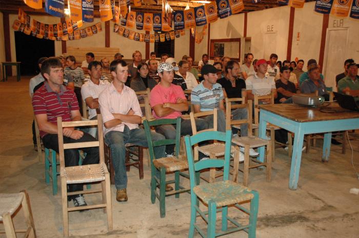 You are currently viewing Produtores de leite de Vargeão participam de curso sobre melhoria da genética bovina