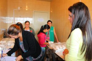 Read more about the article Saúde orienta mães e entrega leite pelo programa Crescer Saudável