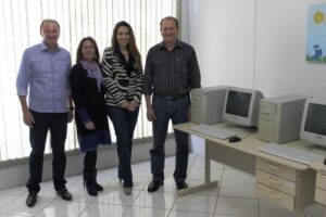 Read more about the article Prefeitura de Xanxerê recebe Kits de Informática da Unoesc