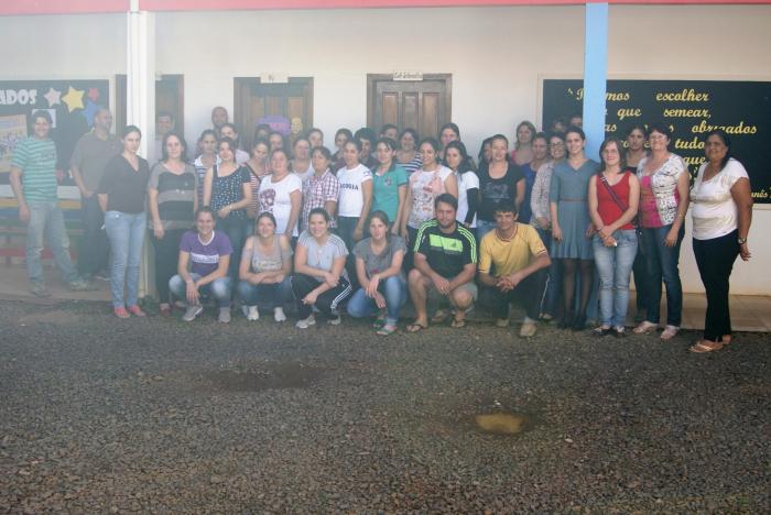 You are currently viewing Cerca de 40 professores da rede municipal de Passos Maia participam de treinamento