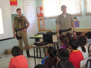 Read more about the article Polícia Militar promove palestra com crianças de escola de Ponte Serrada
