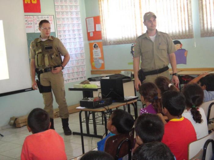 You are currently viewing Polícia Militar promove palestra com crianças de escola de Ponte Serrada