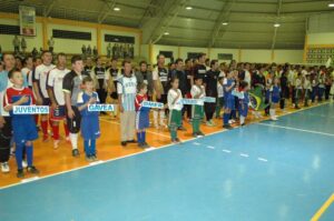 Read more about the article Abertura do Campeonato de Futsal 2013 em Vargeão reúne mais de 700 pessoas